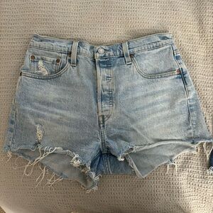 Light blue Levi’s 501 denim shorts